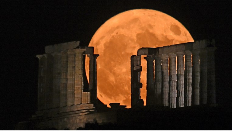 Πανσέληνος ακρόπολη