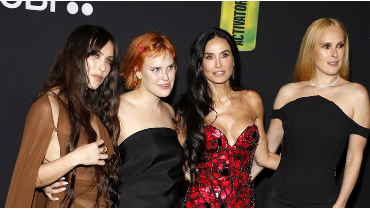 Ντέμι Μουρ και κόρες