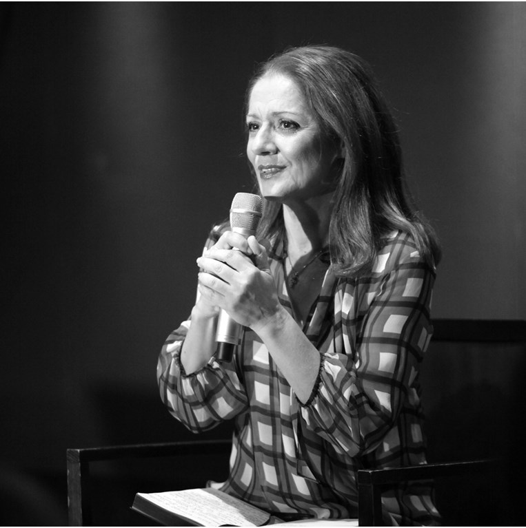 Μαργαρίτα Ζορμπαλά: 'Θέλω να ρίξω φως να ρίξω φως στη γυναίκα μάνα- σύντροφο- εργαζόμενη, να αναδείξω τη δύναμή της, την τρυφερότητά της, την αντοχή της και τη δημιουργικότητα της'