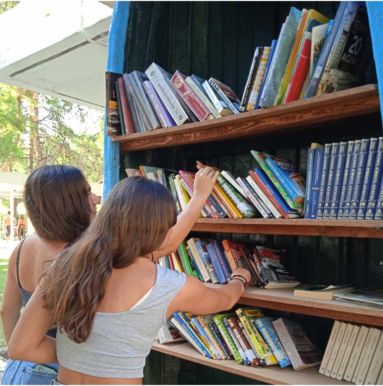 βιβλιοθήκη- βάρκα