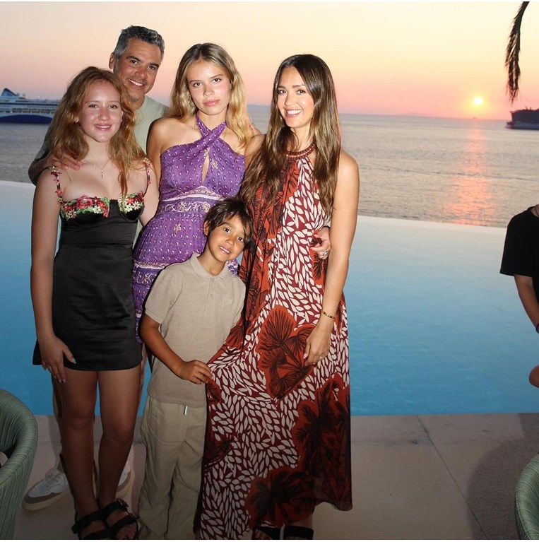 Τζέσικα Άλμπα, οικογένεια