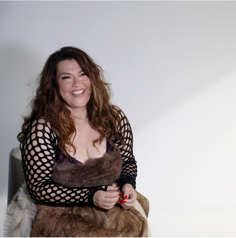 Κατερίνα Ζαρίφη: 'Όλοι εσείς που παντρευτήκατε και κάνατε παιδί έχετε φτιάξει τη ζωή σας;'