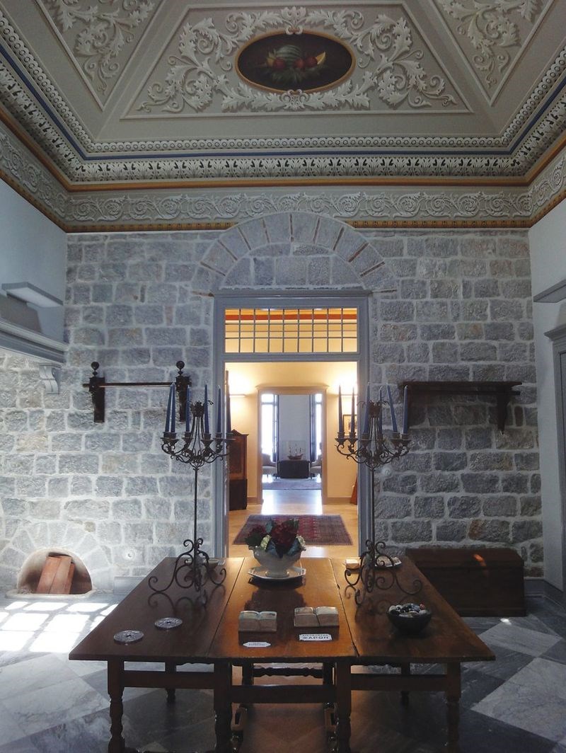Η υπέροχη ανακατασκευή μιας κατοικίας στην Ύδρα ορίζει το ελληνικό καλοκαίρι που ονειρευόμαστε 