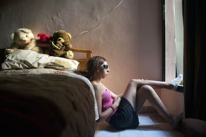25 φωτογραφίες έφηβων κοριτσιών μέσα στα δωμάτια τους, από τη Μασαχουσέτη μέχρι το Λίβανο