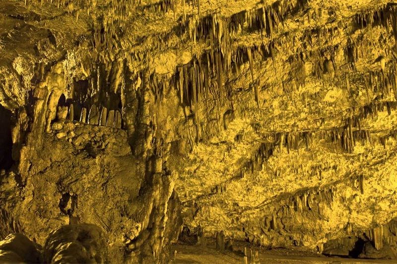 Tο πιο μυστηριώδες σπήλαιο όπου γίνονται συναυλίες 60 μέτρα κάτω από τη γη  βρίσκεται στην Ελλάδα