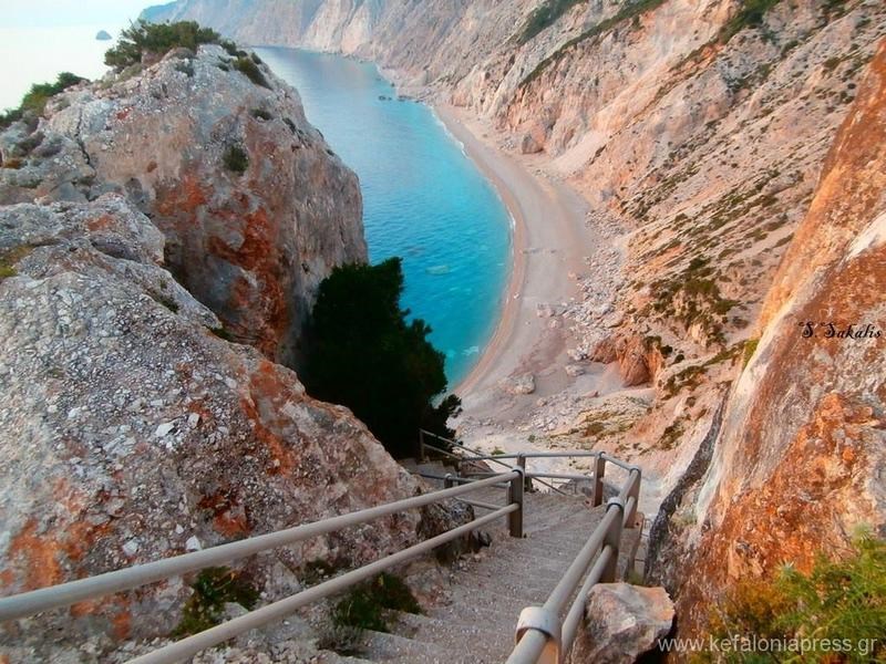 Αυτή είναι η πιο επικίνδυνη παραλία της Ελλάδας με έξτρα βαθμό δυσκολίας στην πρόσβαση