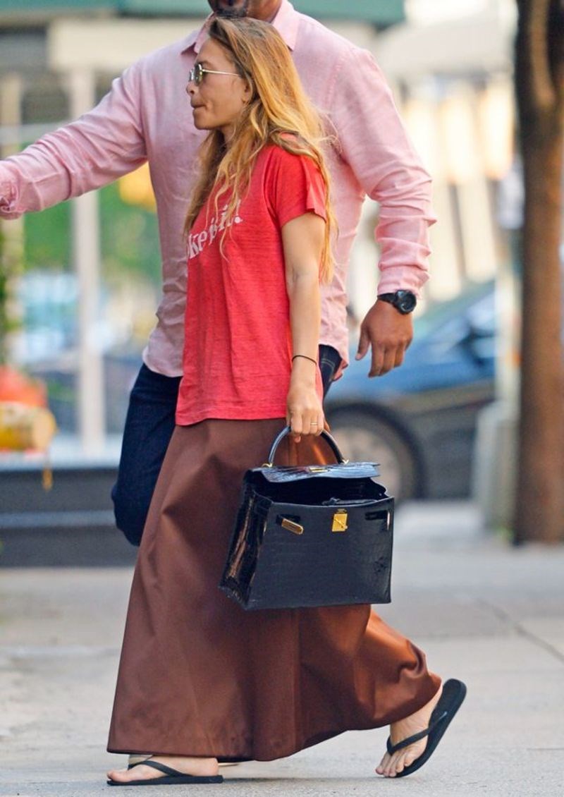 To ξανάκανε. Η Mary Kate Olsen συνεχίζει να φοράει άκυρα παπούτσια και να είναι υπέροχη