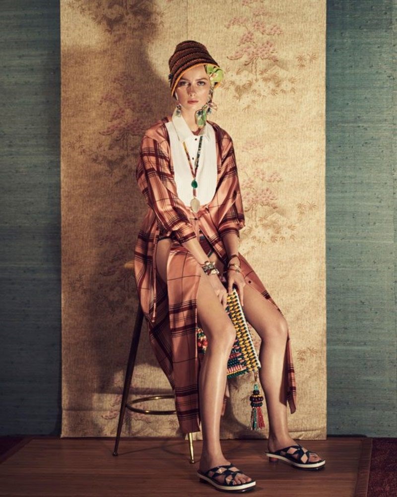 Η καλοκαιρινή καμπάνια των Zara θυμίζει κάτι από τη χρυσή εποχή των editorial μόδας στα περιοδικά