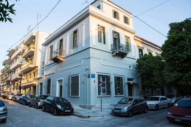 Κάτω από την Ακρόπολη: Το πιο ωραίο Airbnb της Αθήνας έχει τη δική του ιστορία να διηγηθεί 