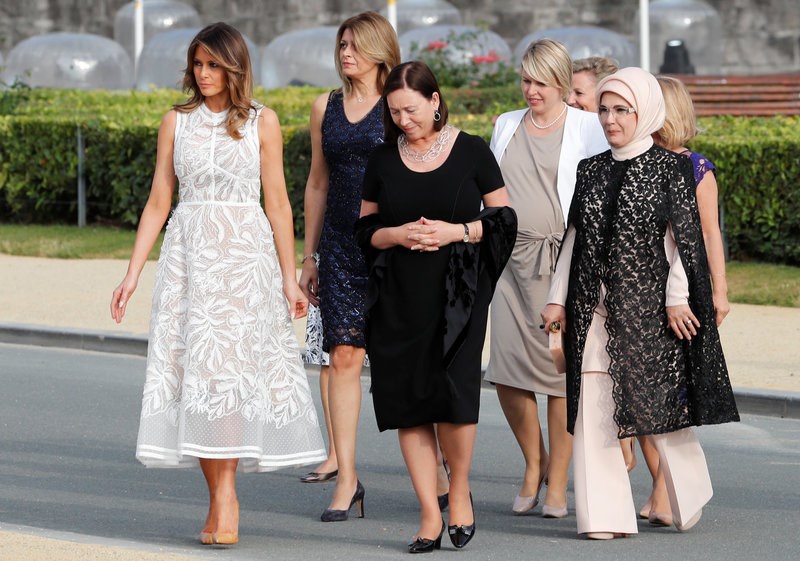 Η Μελάνια Τραμπ το τόλμησε: Εμφανίστηκε με ημιδιάφανο φόρεμα στο ΝΑΤΟ