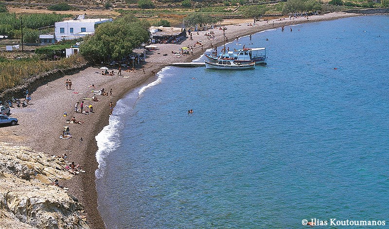 Η «λαμπερή» παραλία με την ομώνυμη ψαροταβέρνα στην Πάτμο που θέλεις να πας και να ξαναπάς  