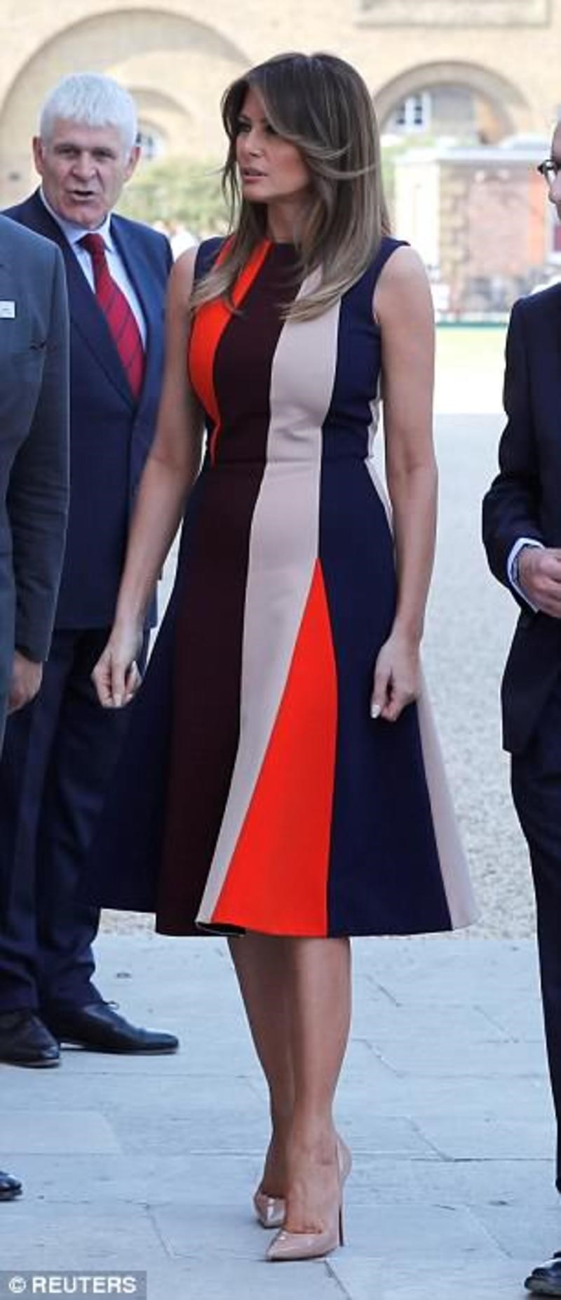 Το «βρετανικό» μυστικό πίσω από το colour block φόρεμα της Μελάνια Τραμπ στο Λονδίνο