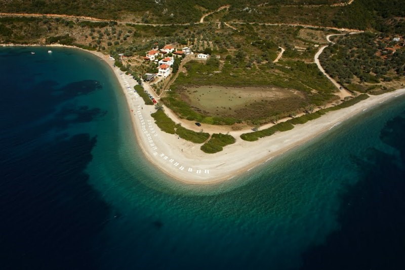Ξέρεις πού βρίσκεται αυτή η φαντασμαγορική παραλία-σταρ της Ελλάδας; 