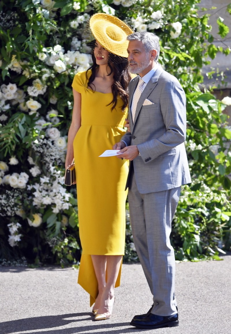 Ξεπέρασε τον εαυτό της: Η Αμάλ Κλούνεϊ εμφανίστηκε με το ωραιότερο κίτρινο φόρεμα