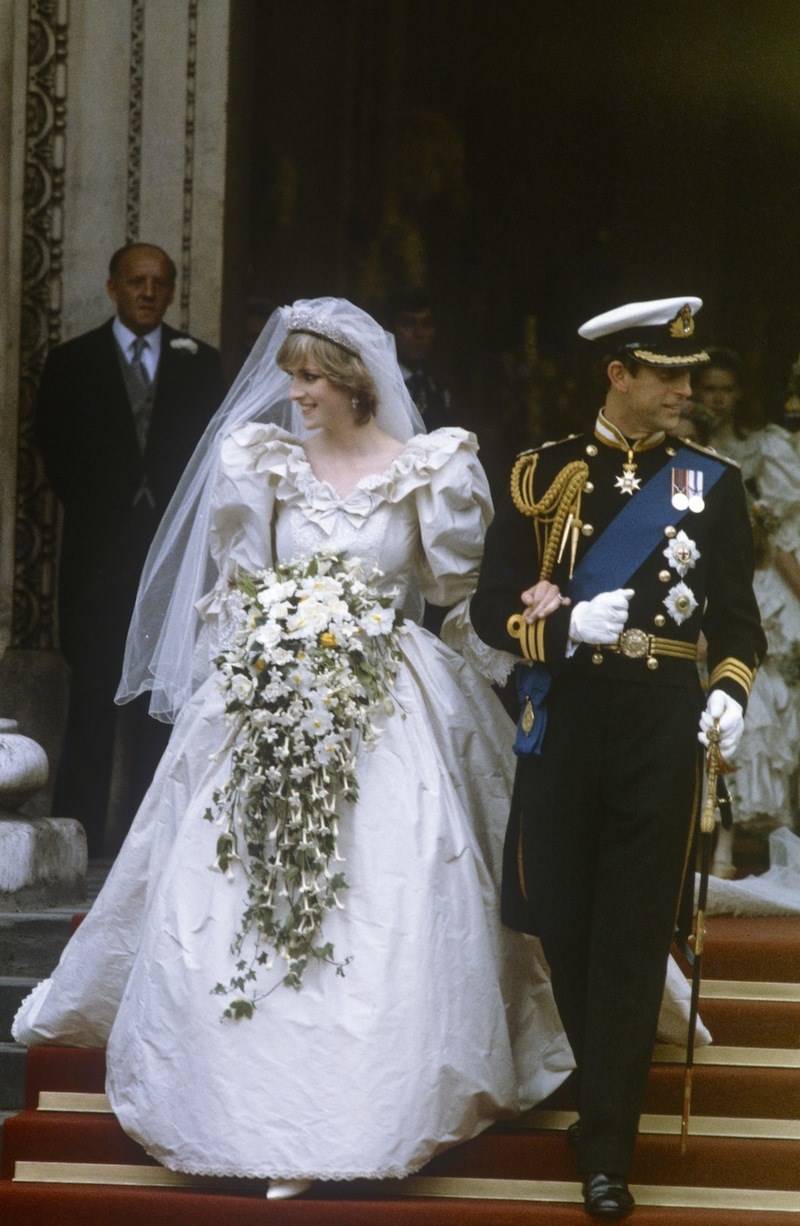 Μυστήριο: Το δεύτερο νυφικό της πριγκίπισσας Νταϊάνα που δεν είδαμε ποτέ