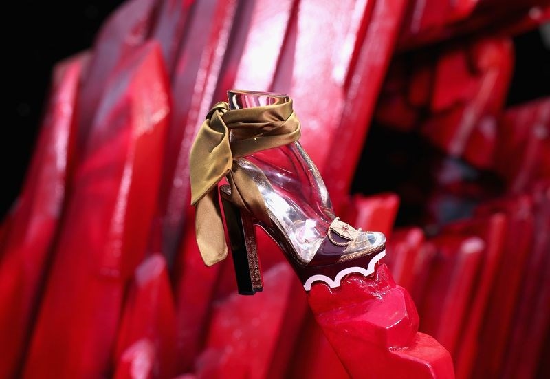 Γιατί τα παπούτσια του Christian Louboutin κοστίζουν μία περιουσία