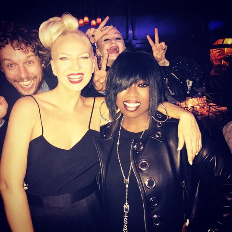 Έκπληξη: Δείτε πως είναι η Sia χωρίς την περούκα της