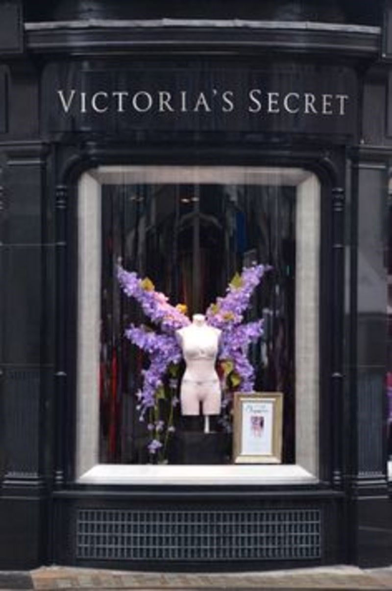 Το μυστήριο γύρω από τις καθημερινές κλοπές στα καταστήματα εσωρούχων της Victoria's Secret