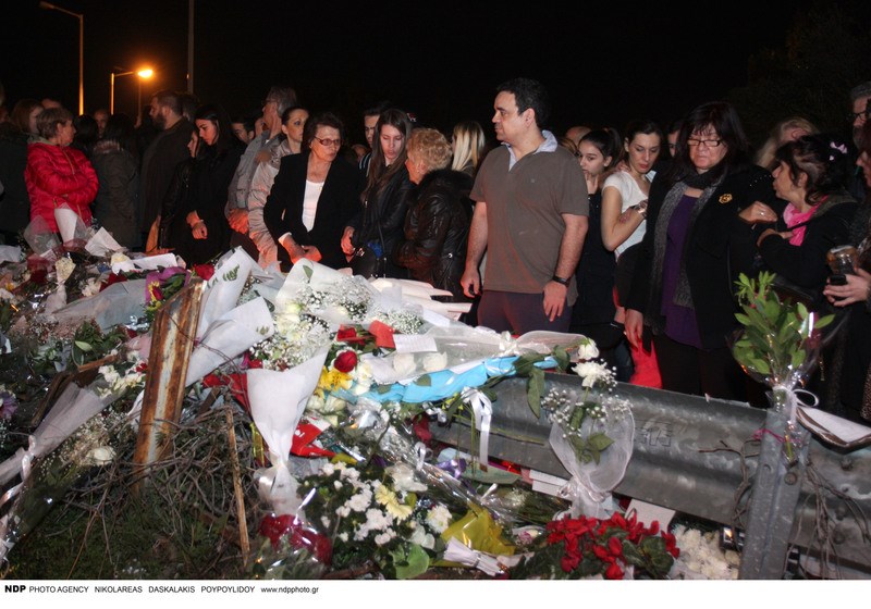 Tι έκαναν εκατοντάδες άνθρωποι χθες, στο σημείο που σκοτώθηκε ο Παντελίδης;