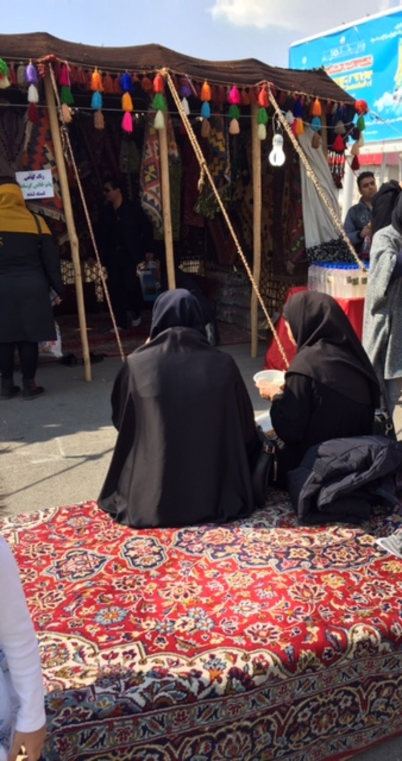 Στην Τεχεράνη για δουλειές. Τι είδε η Άρτεμις Καλαντζάκου πίσω από την μαντήλα 