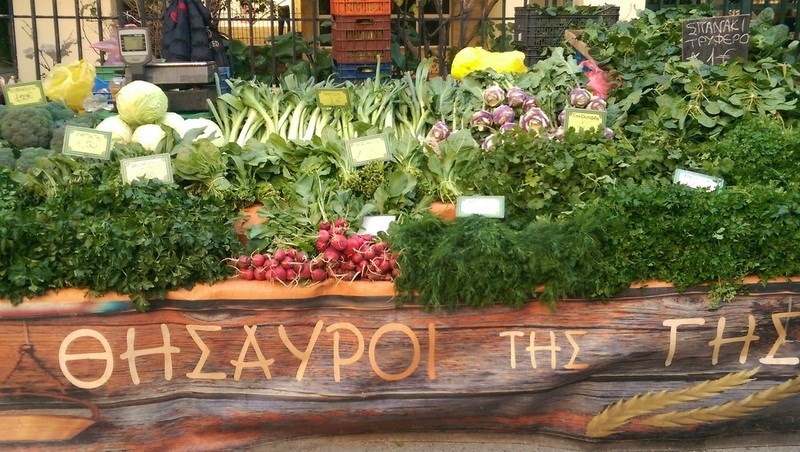Γιάννης Μώρος: Από σχεδιαστής επίπλων, παραγωγός λαχανικών στη λαϊκή