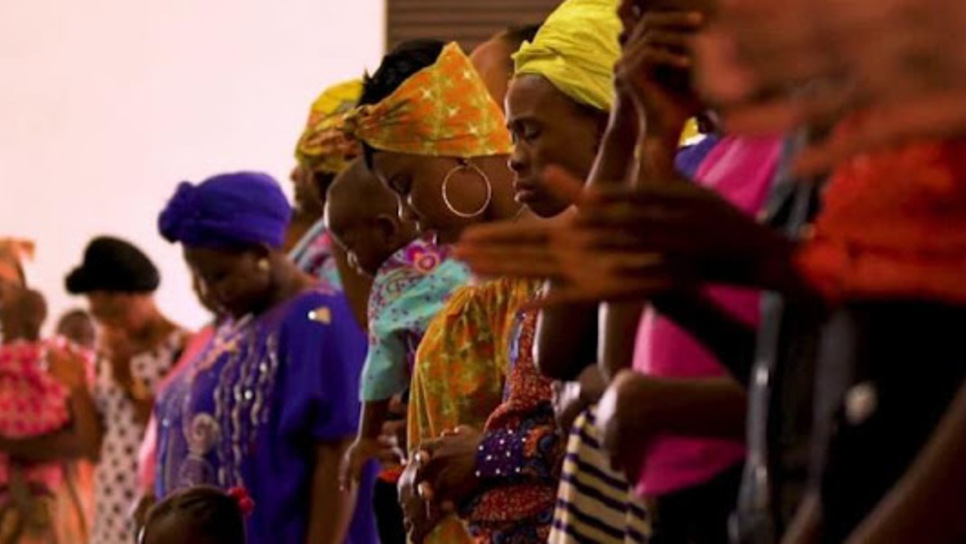 Î‘Ï€Î¿Ï„Î­Î»ÎµÏƒÎ¼Î± ÎµÎ¹ÎºÏŒÎ½Î±Ï‚ Î³Î¹Î± 20.000 Î±Î³Î½Î¿Î¿ÏÎ¼ÎµÎ½Î± ÎºÎ¿ÏÎ¯Ï„ÏƒÎ¹Î± ÎµÎ½Ï„Î¿Ï€Î¯ÏƒÏ„Î·ÎºÎ±Î½ Î½Î± Î¶Î¿Ï…Î½ Ï…Ï€ÏŒ ÏƒÏ…Î½Î¸Î®ÎºÎµÏ‚ ÏƒÎºÎ»Î±Î²Î¹Î¬Ï‚ ÏƒÎµ Î¿Î¯ÎºÎ¿Ï…Ï‚ Î±Î½Î¿Ï‡Î®Ï‚ ÏƒÏ„Î¿ ÎœÎ¬Î»Î¹