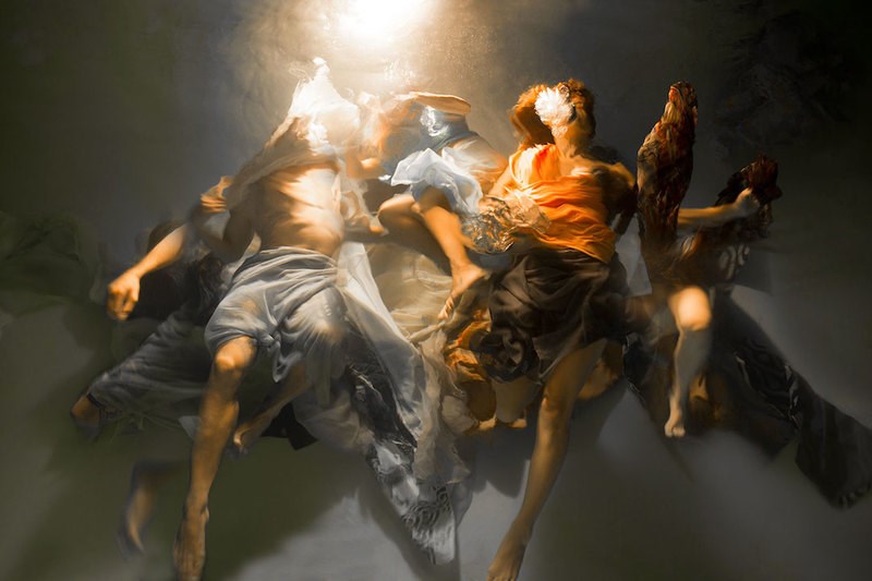 Mία συγκλονιστική σειρά υποβρύχιων φωτογραφιών μοιάζουν με πίνακες της Αναγέννησης 