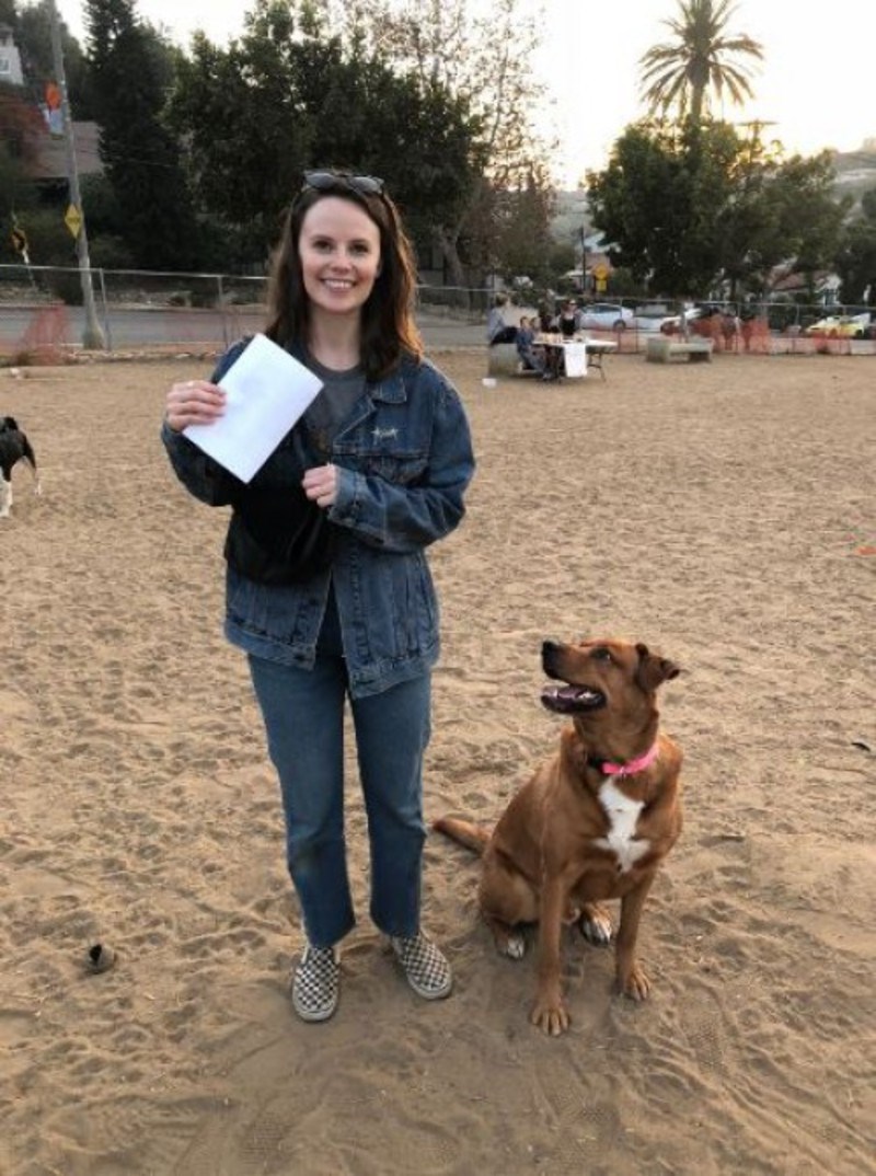 Η Αντζελίνα Τζολί και τα παιδιά της πουλούσαν οργανική τροφή για σκύλους σε πάρκο του Λος Άντζελες