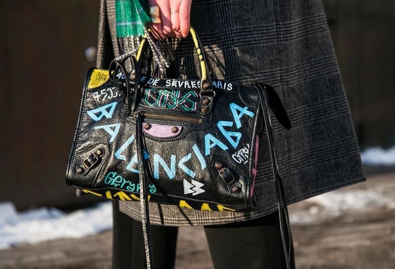 Η πιο εμβληματική τσάντα των 00's επιστρέφει ως το απόλυτο αξεσουάρ πόλης του 2019