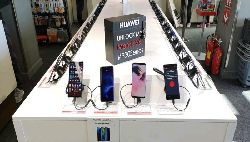 Τα Mystery Boxes της Huawei εμφανίστηκαν σε καταστήματα σε όλη την Ελλάδα. Τι κρύβουν;
