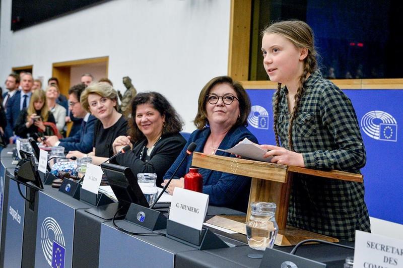 «Το σπίτι μας καταρρέει». Η 16χρονη που διεκδικεί Νόμπελ Ειρήνης μιλάει στο Ευρωκοινοβούλιο 