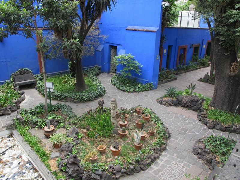 Φρίντα Κάλο: Στον κήπο της, που παραμένει παραδεισένιος έξι δεκαετίες μετά τον θάνατό της