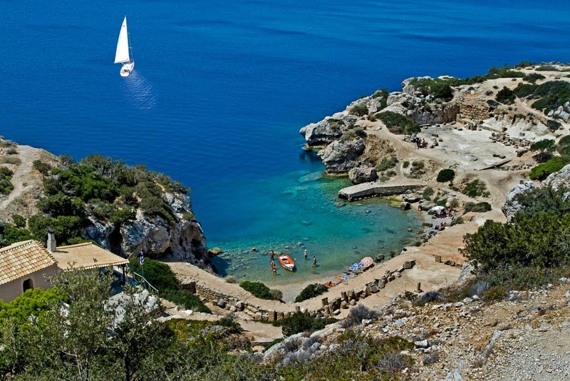 Η πανέμορφη, μυστική παραλία μέσα σε αρχαιολογικό χώρο, πολύ κοντά στην Αθήνα θα σε μαγέψει