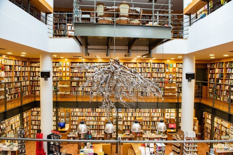 Μία μέρα στον Ευριπίδη στο Χαλάνδρι, το βιβλιοπωλείο που με έμαθε να αγαπώ πιο πολύ το διάβασμα
