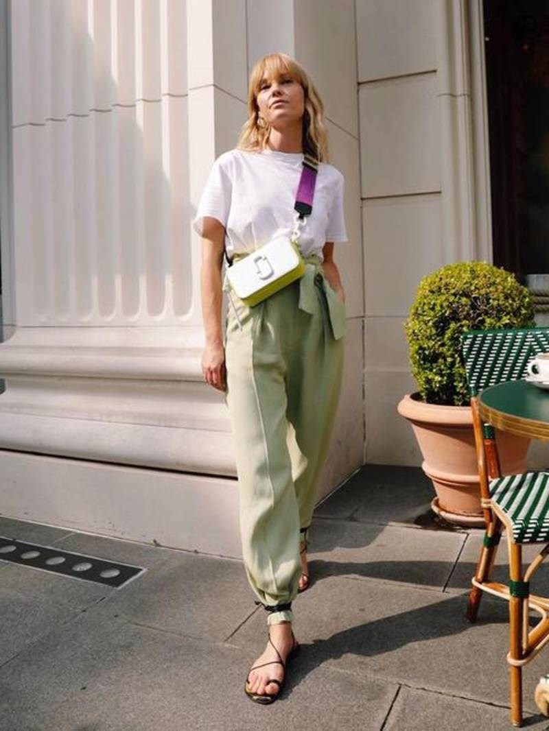Μεταμόρφωση ενός κλασικού παντελονιού σε jumper με έξτρα στιλάτο τρόπο: Τα Zara το προτείνουν 