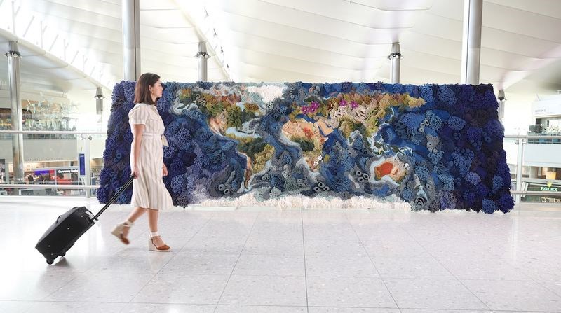 Μια εικαστικός δημιούργησε ένα υπέροχο υφαντό μήκους 6 μέτρων που απεικονίζει τον παγκόσμιο χάρτη
