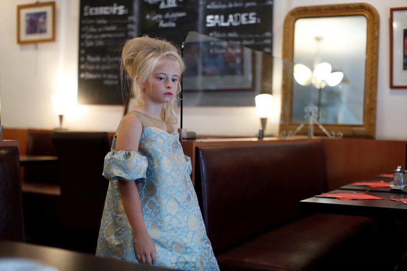9χρονο μοντέλο με διπλό ακρωτηριασμό: Το πρώτο που θα παρελάσει στην Εβδομάδα Μόδας του Παρισιού