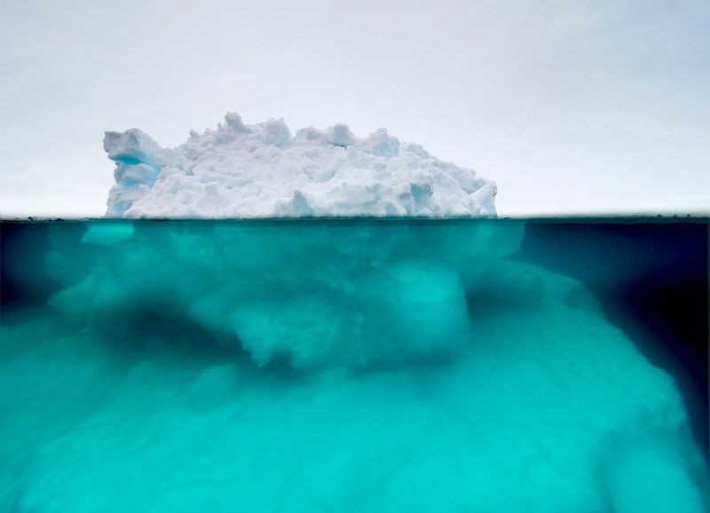 O Έλληνας φωτογράφος που ταξίδεψε μέχρι την Γροιλανδία για να φωτογραφίσει τα παγόβουνα