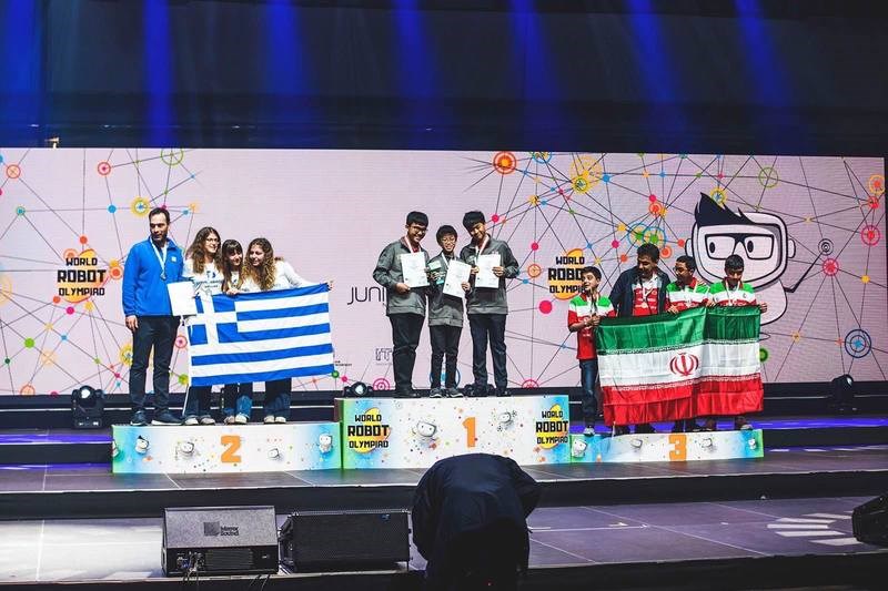 Τρεις Ελληνίδες μαθήτριες κατέκτησαν τη 2η θέση παγκοσμίως στην ολυμπιάδα ρομποτικής
