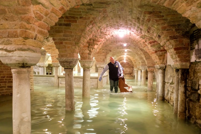 Η Βενετία βουλιάζει. Η Μπιενάλε έκλεισε εσπευσμένα λόγω ανεπανάληπτης πλημμύρας 