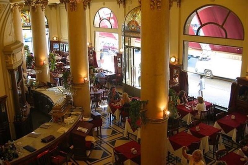 Με «λουκέτο» απειλείται το ιστορικό Caffe Greco στη Ρώμη