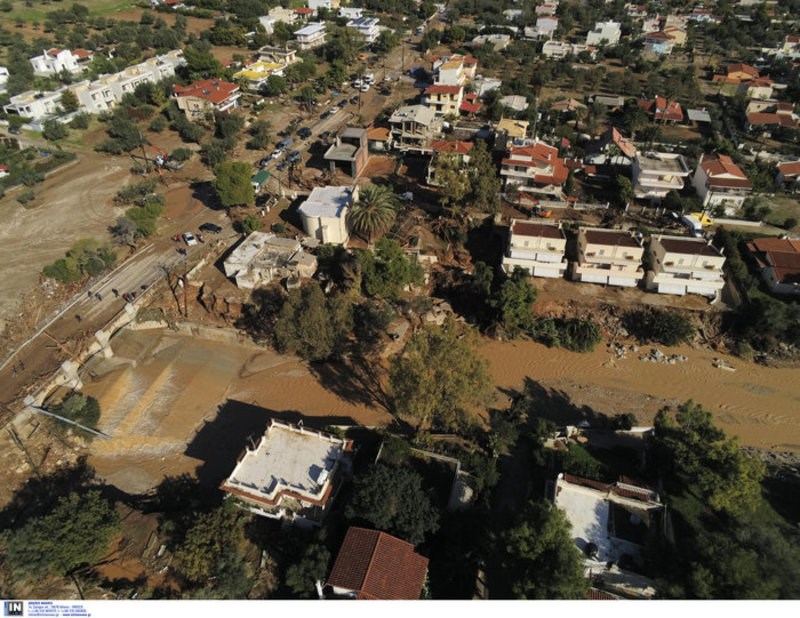 Συγκλονιστικές εικόνες από drone: Ποτάμι λάσπης ολόκληρη η Κινέτα 