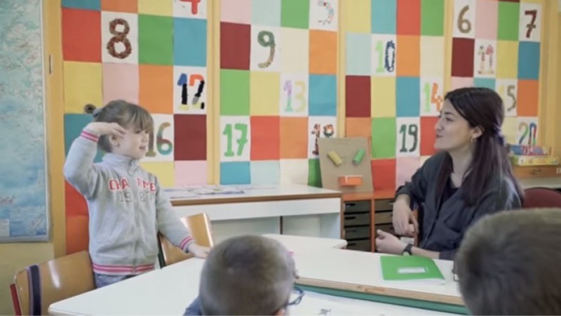 Μια ωραία είδηση: Μαθητές στα Χανιά μαθαίνουν νοηματική για να επικοινωνούν με την συμμαθήτριά τους