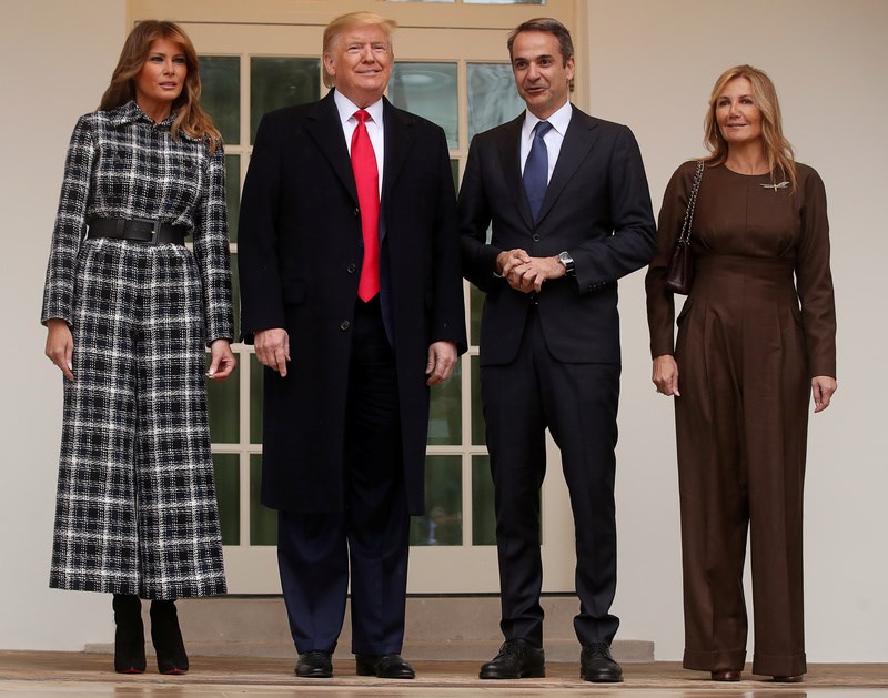 Ξανά αντιμέτωπες. Τι φόρεσαν Μαρέβα Μητσοτάκη και Μελάνια Τραμπ στην επίσκεψη στον Λευκό Οίκο