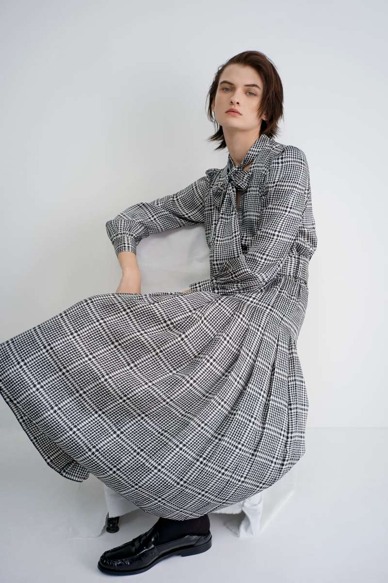 To Zara Forema Ths Mintleton Sthn Prwth Emfanish Meta To Megxit