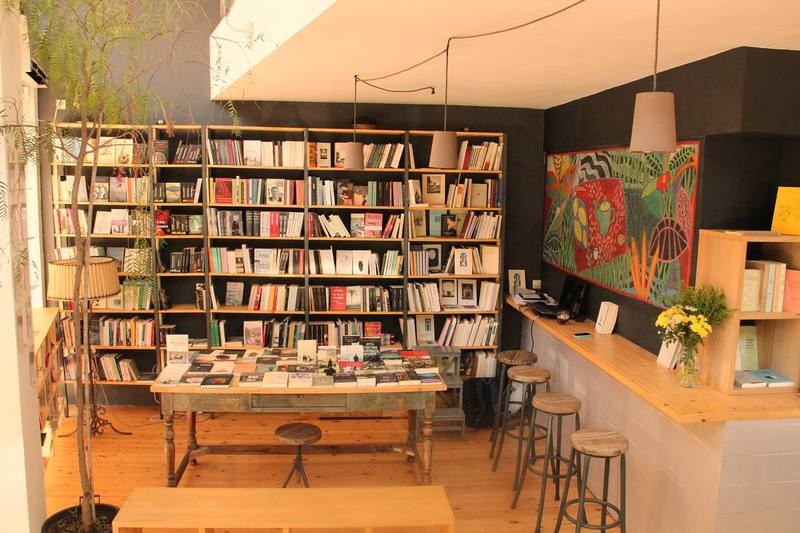 Τα ομορφότερα βιβλιοφιλικά καφέ στην Αθήνα. Θα απολαύσεις το ρόφημά σου διαβάζοντας ένα καλό βιβλίο