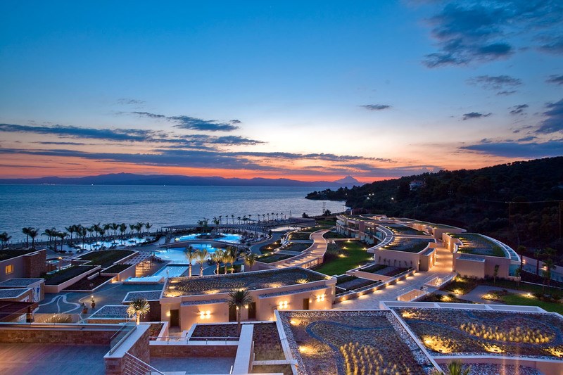 Η Ασπασία Τάκα με αυτό το υπερ-ξενοδοχείο στη Χαλκιδική αλλάζει την έννοια της απλής φιλοξενίας 