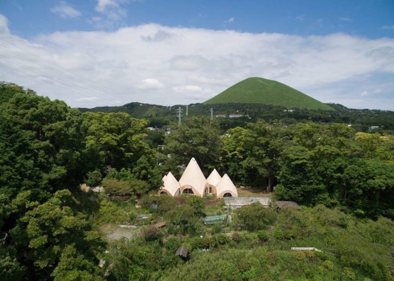Με κέντρο τον άνθρωπο: Ένα παραμυθένιο «γηροκομείο» φωλιασμένο σε δάσος της Ιαπωνίας 