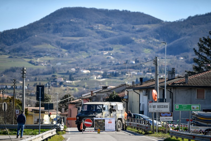 Η μοναδική περίπτωση της ιταλικής πόλης που κατάφερε να νικήσει τον κορονοϊό σε 14 ημέρες