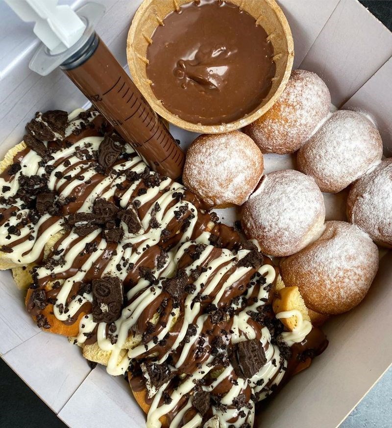 Άνοιξε επιτέλους στην Αθήνα το Jerry’s Foodtruck με τα απίθανα donuts και τα γλυκά burgers 